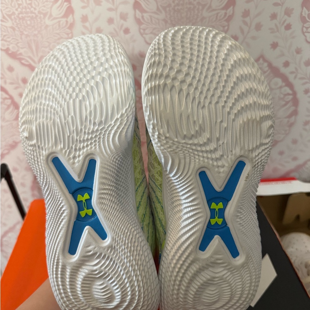 Under Armour Kids Sneakers with Multicolor Accents - Picture 4 of 5